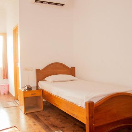 Hotel Nakshatra Karimganj Buitenkant foto