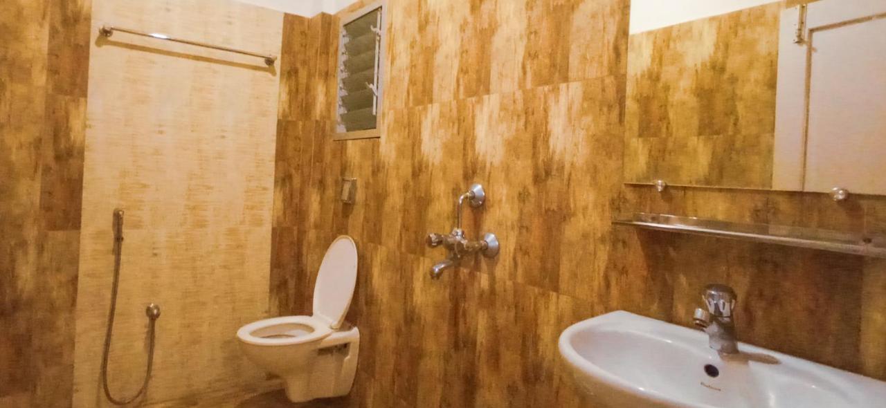 Hotel Nakshatra Karimganj Buitenkant foto