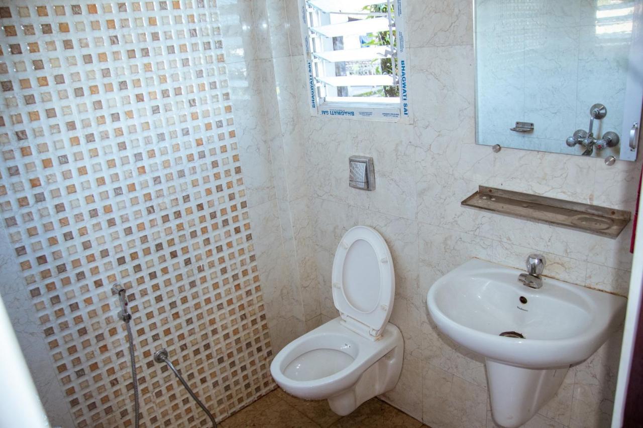 Hotel Nakshatra Karimganj Buitenkant foto