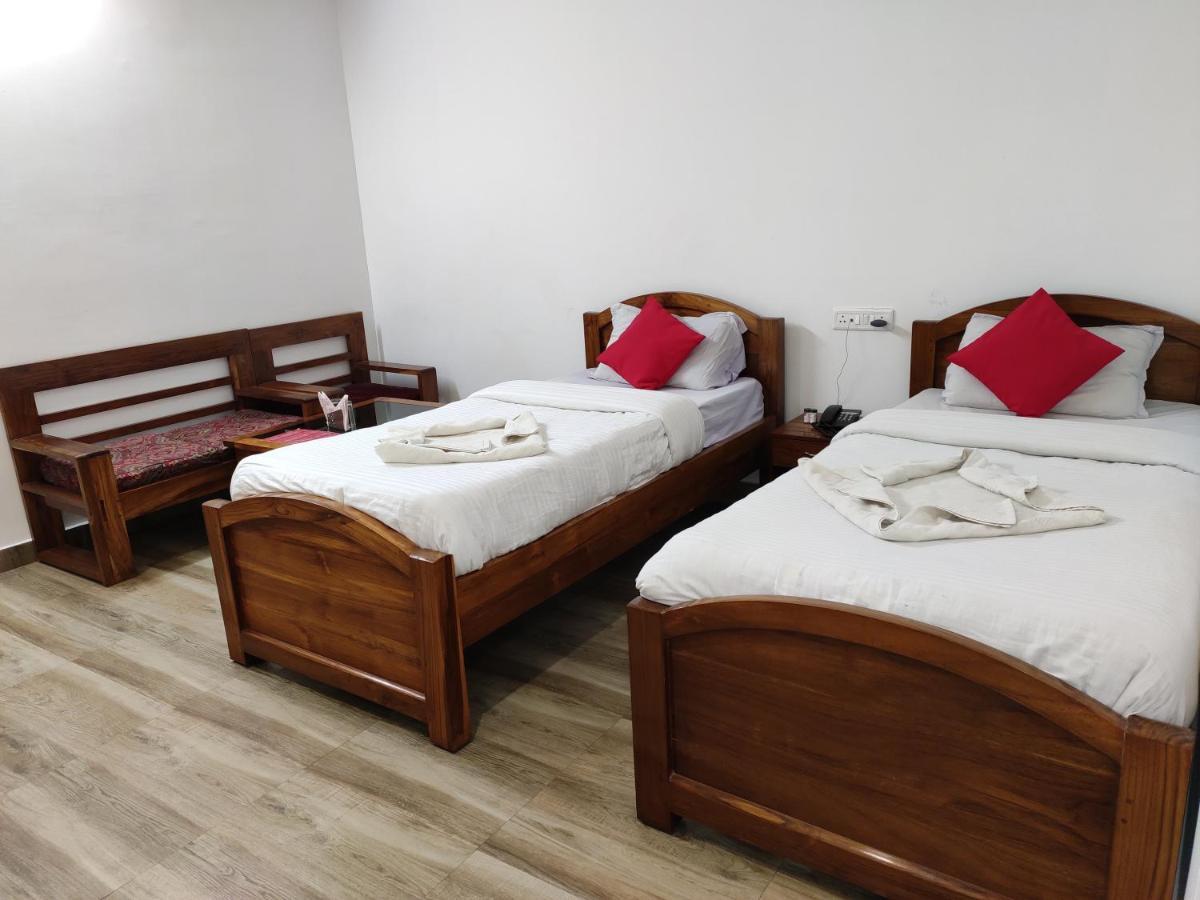 Hotel Nakshatra Karimganj Buitenkant foto