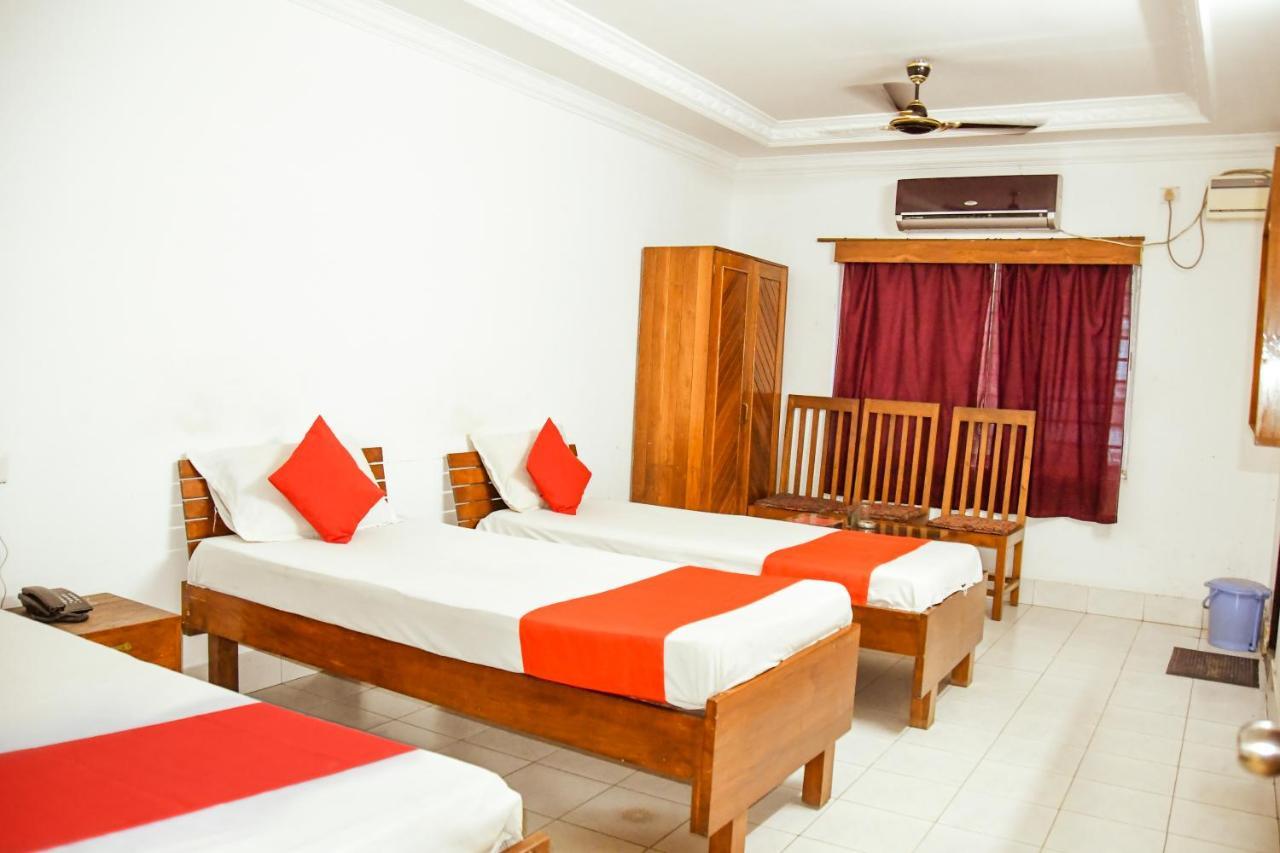 Hotel Nakshatra Karimganj Buitenkant foto