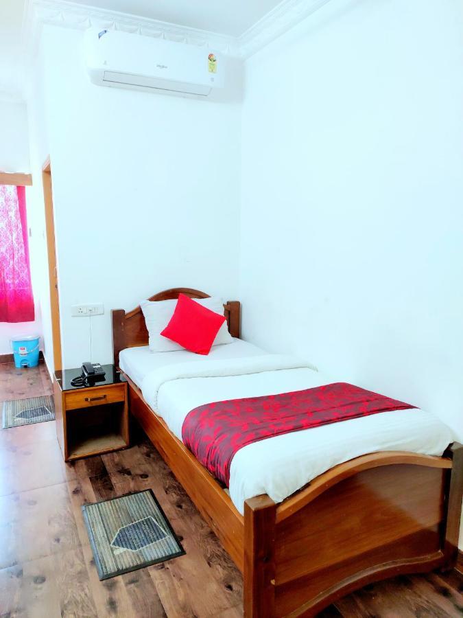 Hotel Nakshatra Karimganj Buitenkant foto
