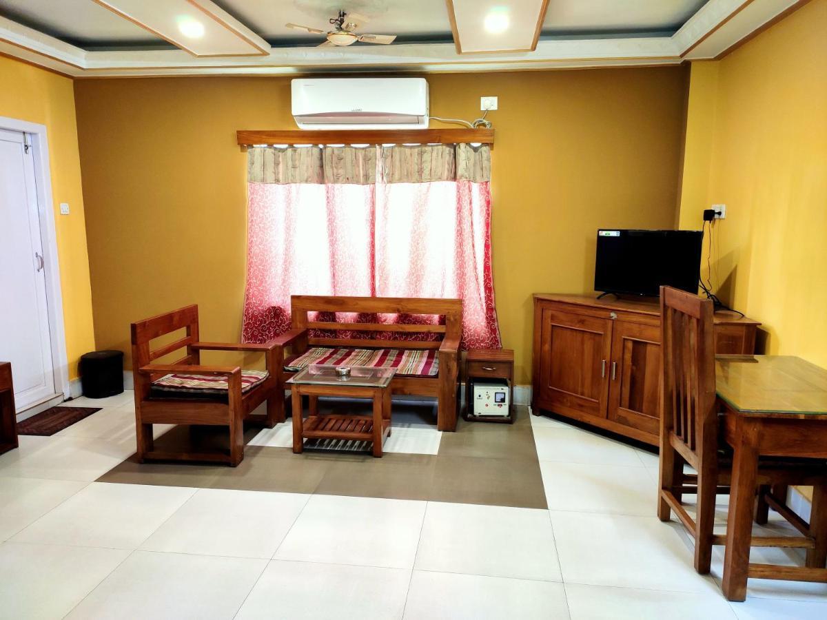 Hotel Nakshatra Karimganj Buitenkant foto