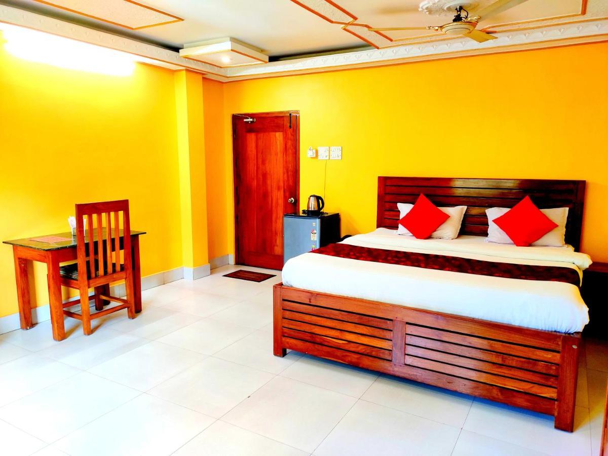 Hotel Nakshatra Karimganj Buitenkant foto