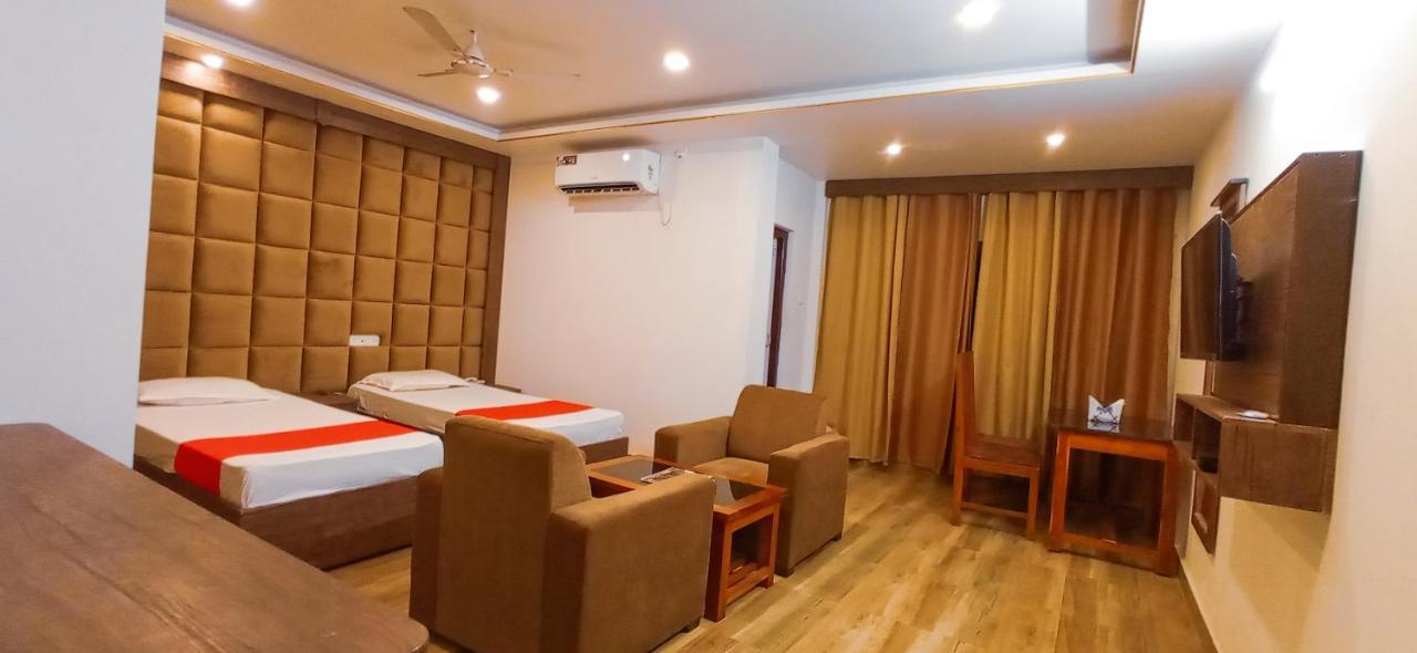 Hotel Nakshatra Karimganj Buitenkant foto
