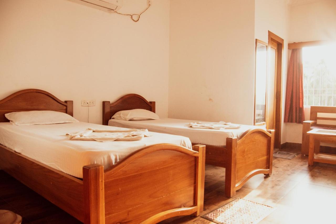 Hotel Nakshatra Karimganj Buitenkant foto