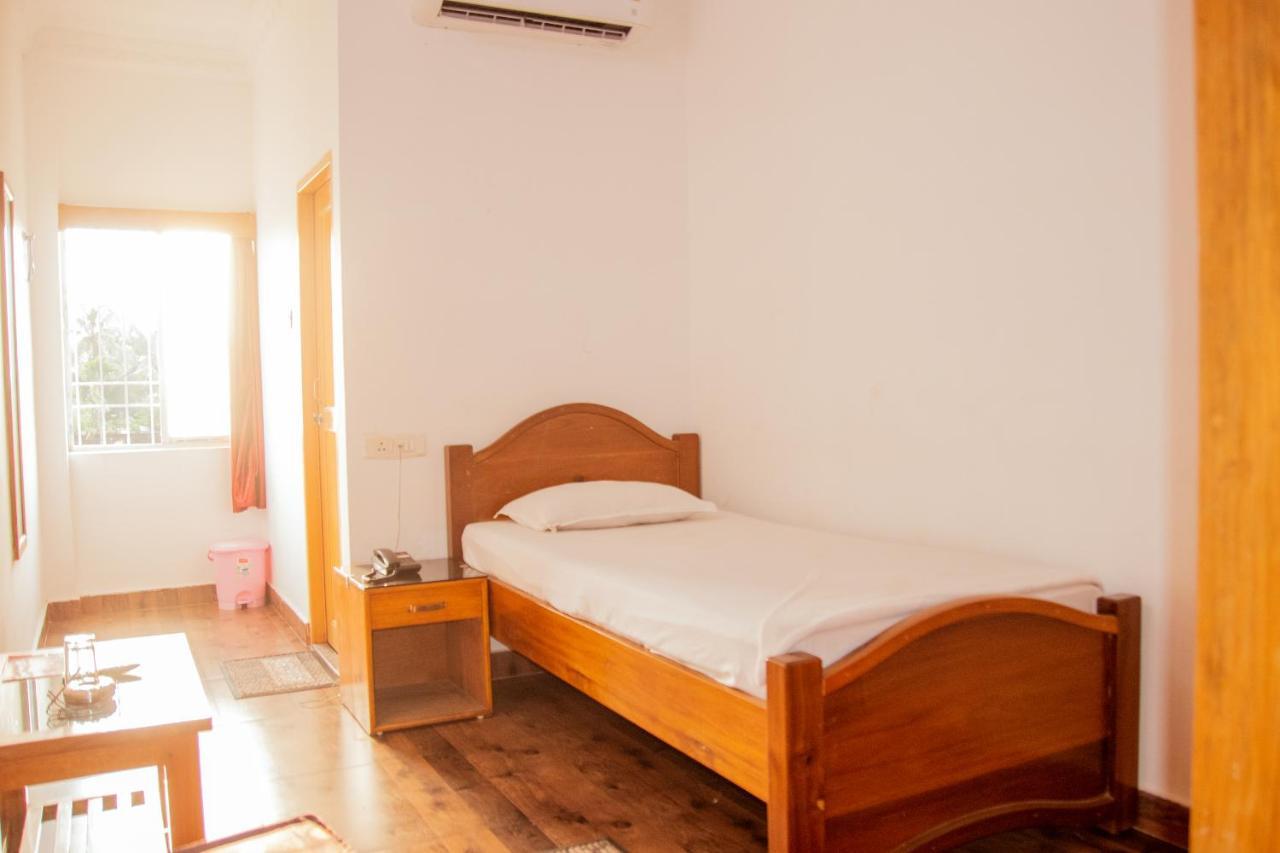 Hotel Nakshatra Karimganj Buitenkant foto