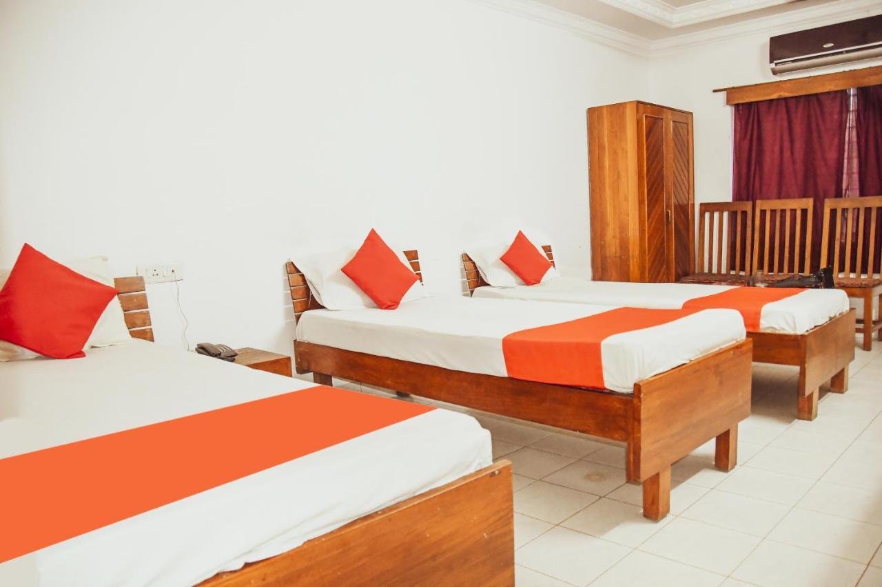 Hotel Nakshatra Karimganj Buitenkant foto