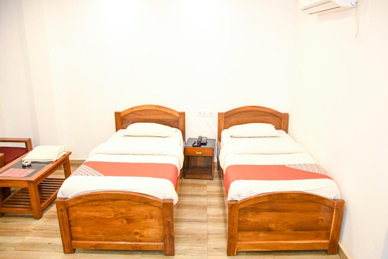 Hotel Nakshatra Karimganj Buitenkant foto