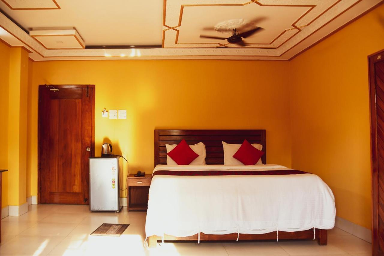 Hotel Nakshatra Karimganj Buitenkant foto