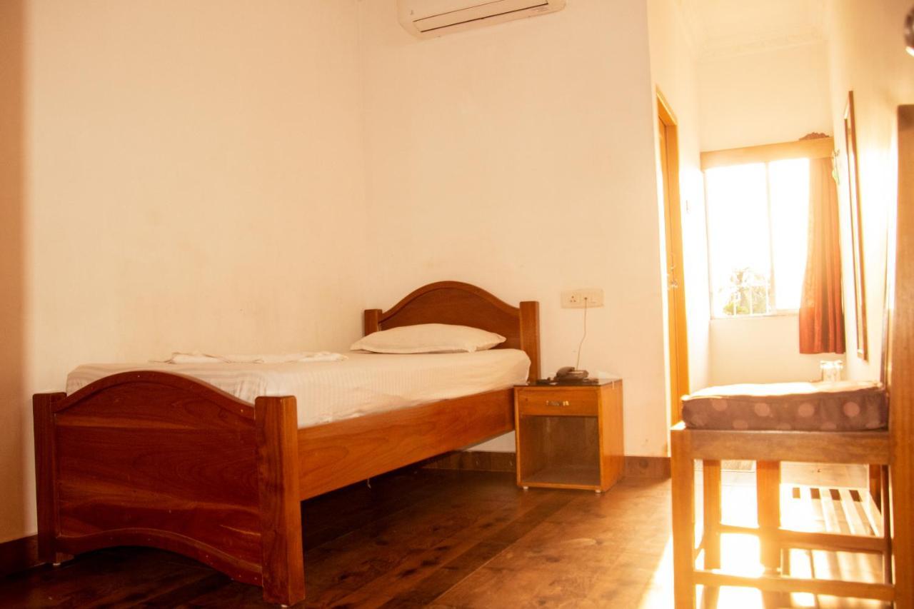 Hotel Nakshatra Karimganj Buitenkant foto