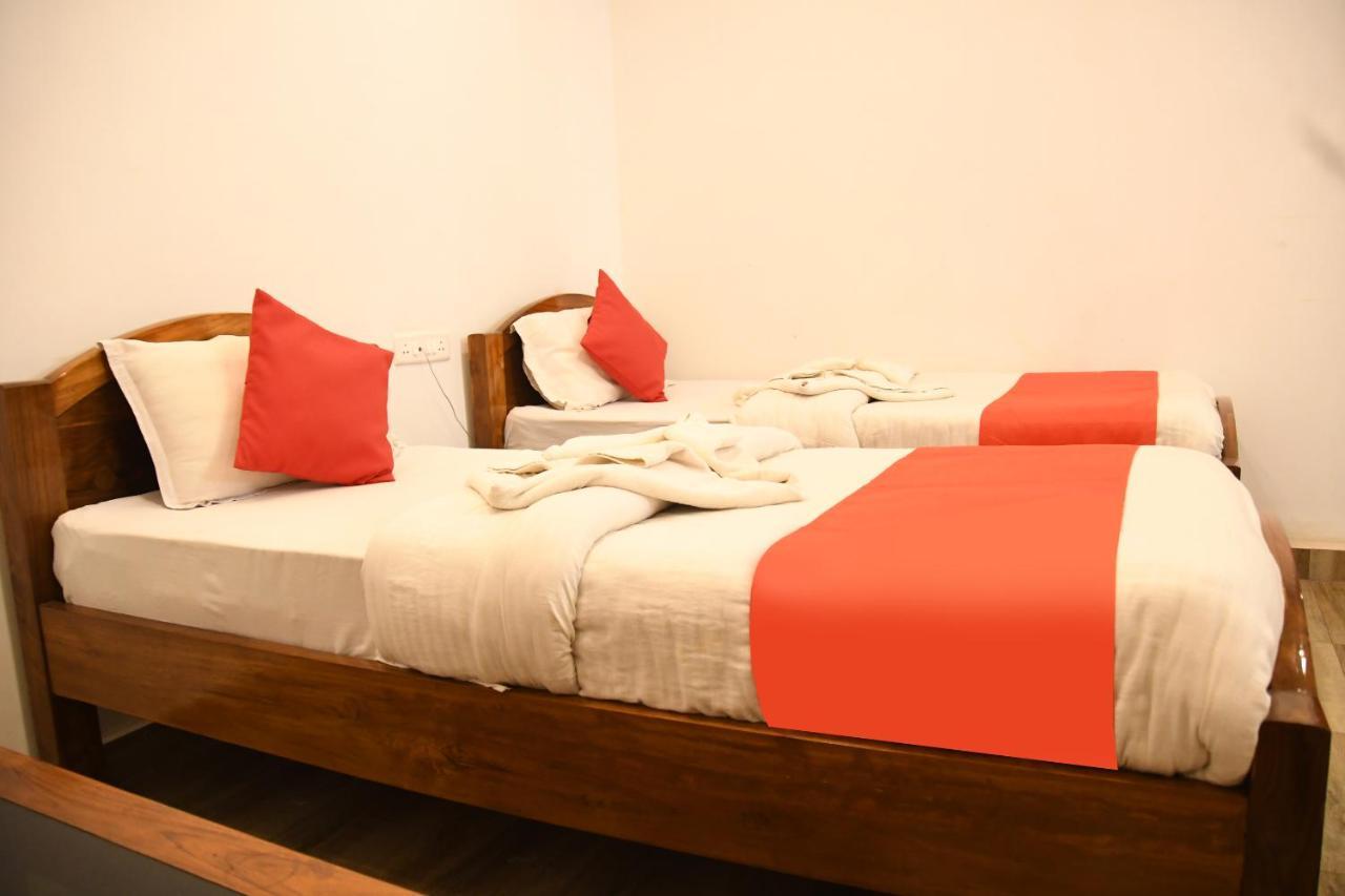 Hotel Nakshatra Karimganj Buitenkant foto