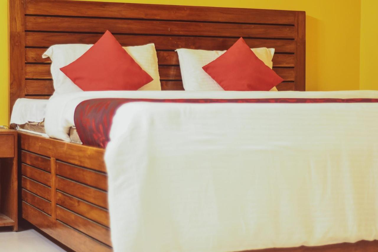 Hotel Nakshatra Karimganj Buitenkant foto