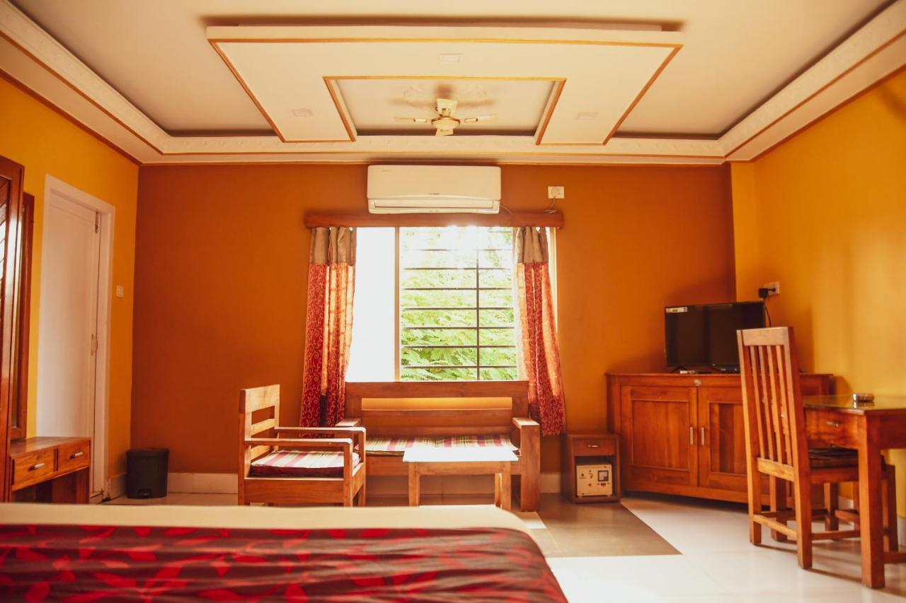 Hotel Nakshatra Karimganj Buitenkant foto